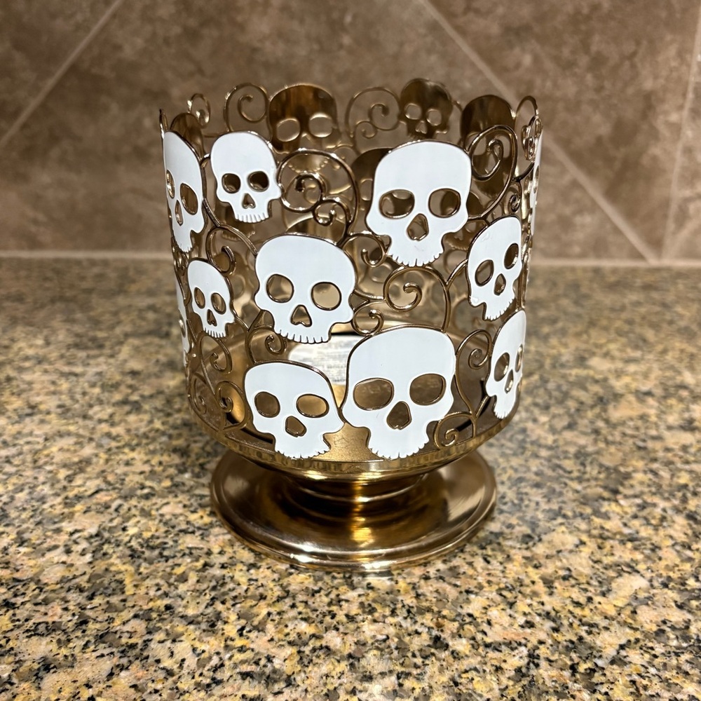 Bath & Body Works Skull Halloween Pedestal Large 3-Wick Candle Holder